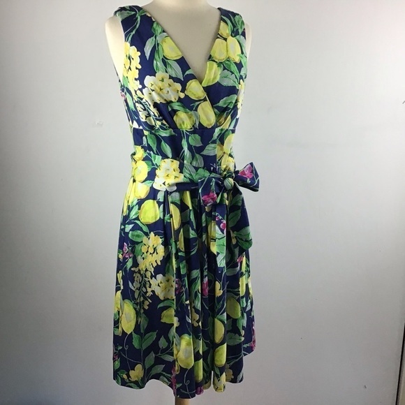 ROZ & Ali fit and flare, cross bodice, self tie box pleated skirt dress.… - Picture 3 of 12